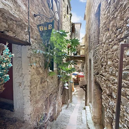 Le Petit Chateau بيت للعطل