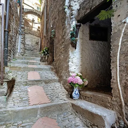 Le Petit Chateau بيت للعطل *