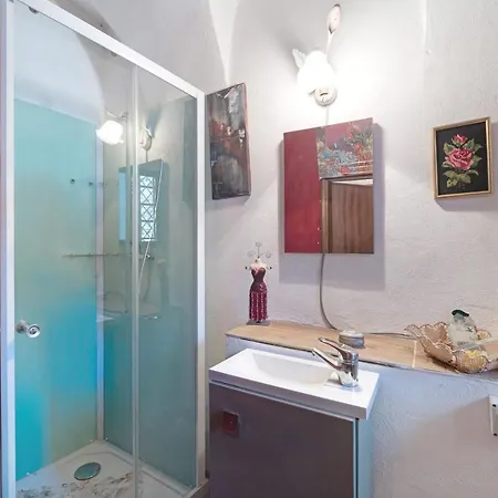بيت للعطل Le Petit Chateau *